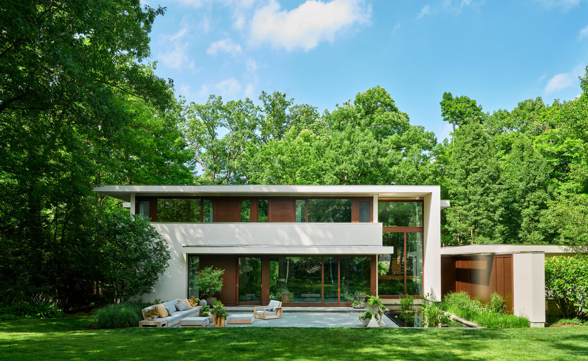 Robbins-Architecture-Into-the-Woods-House-Backyard-1920