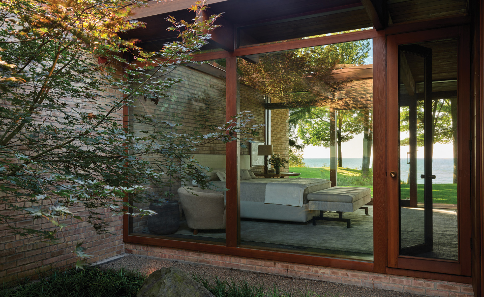Robbins-Architecture-Lakeside-Midcentury-Courtyard