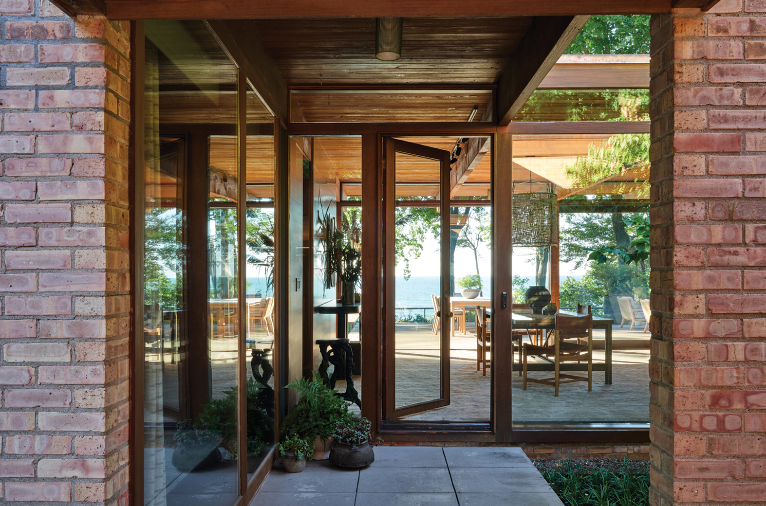 Robbins-Architecture-Lakeside-Midcentury-Entry