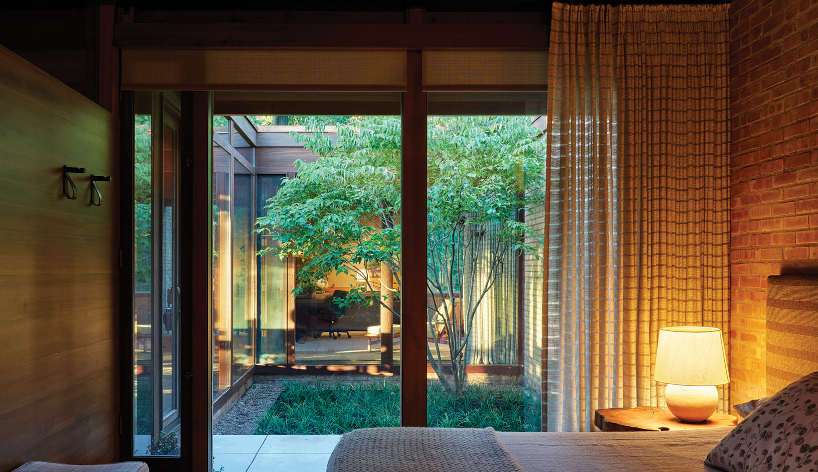 Robbins-Architecture-Lakeside-Midcentury-Master Bedroom