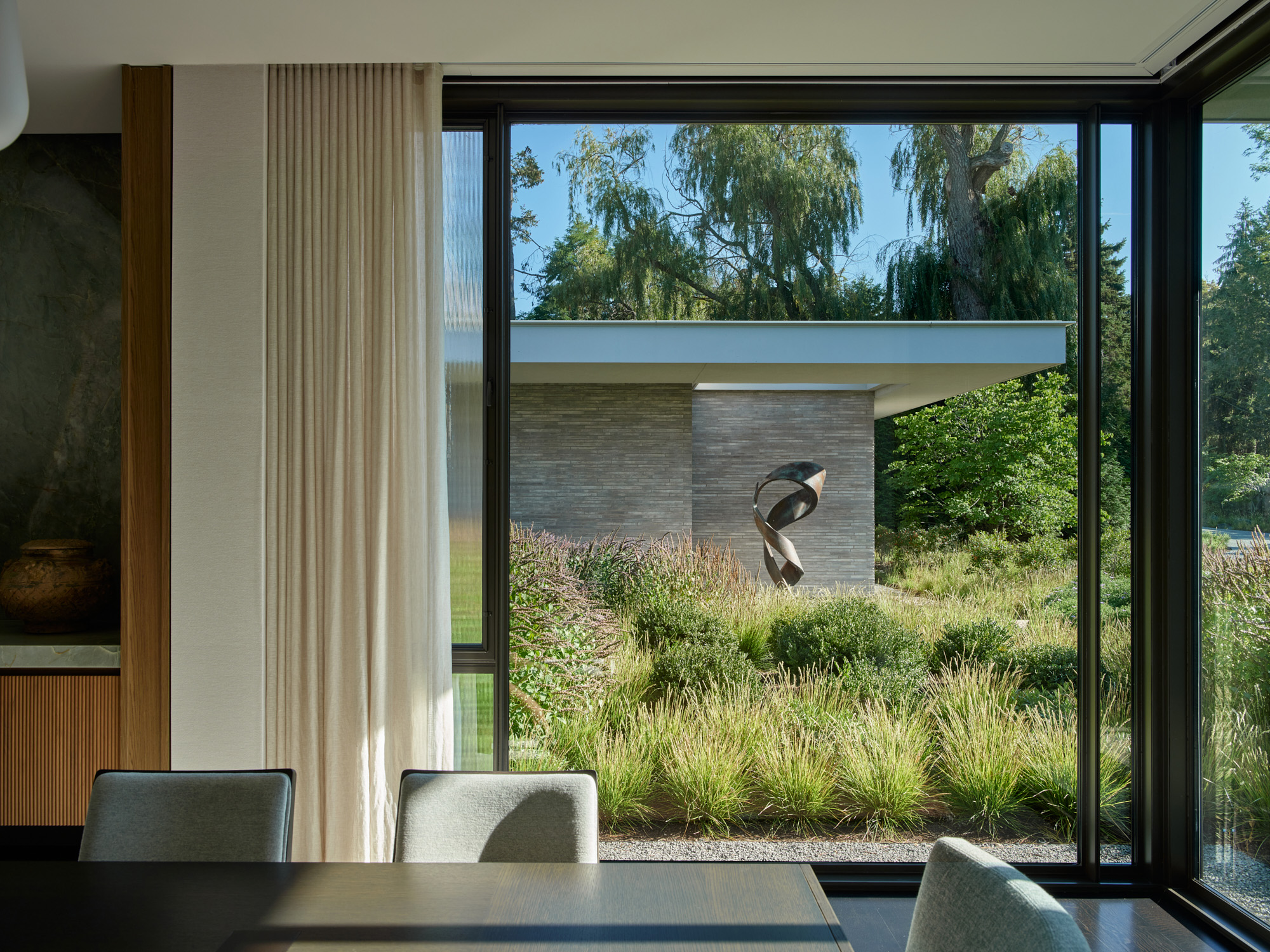 Robbins-Architecture-Project-Shoreline-Reflections-Dining-Room-Front-Garden-Entry
