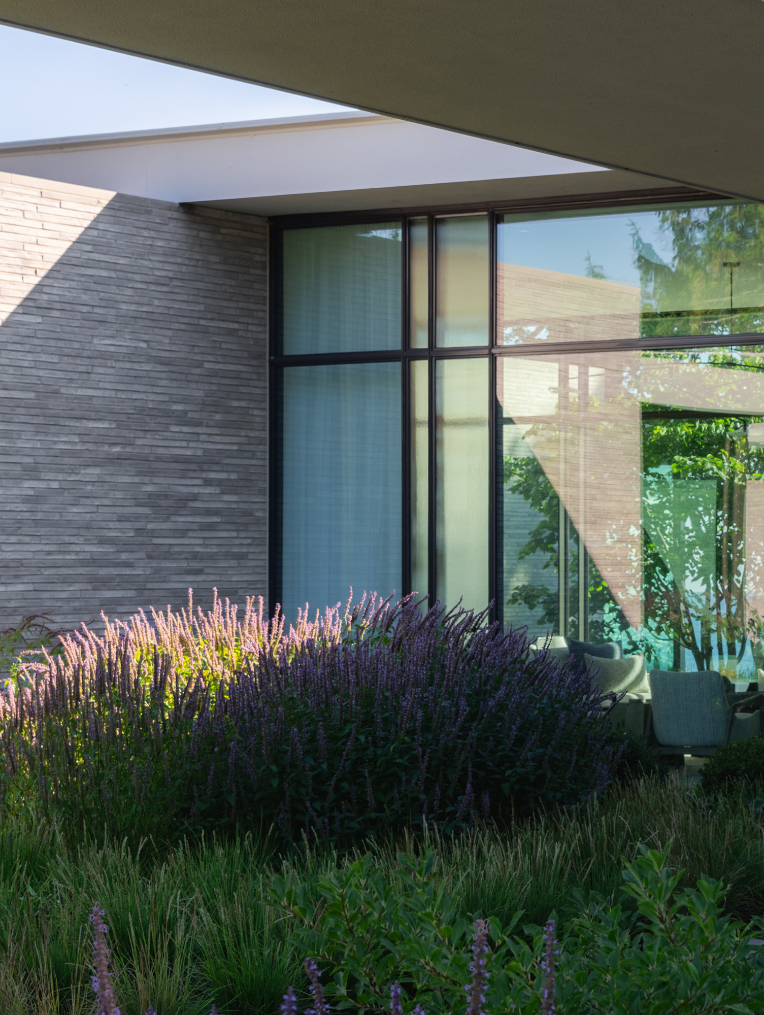 Robbins-Architecture-Project-Shoreline-Reflections-Exterior-Front-Windows