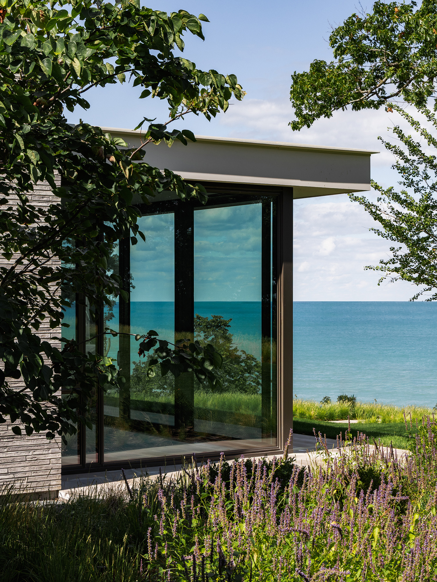 Robbins-Architecture-Project-Shoreline-Reflections-Exterior-Lake-View