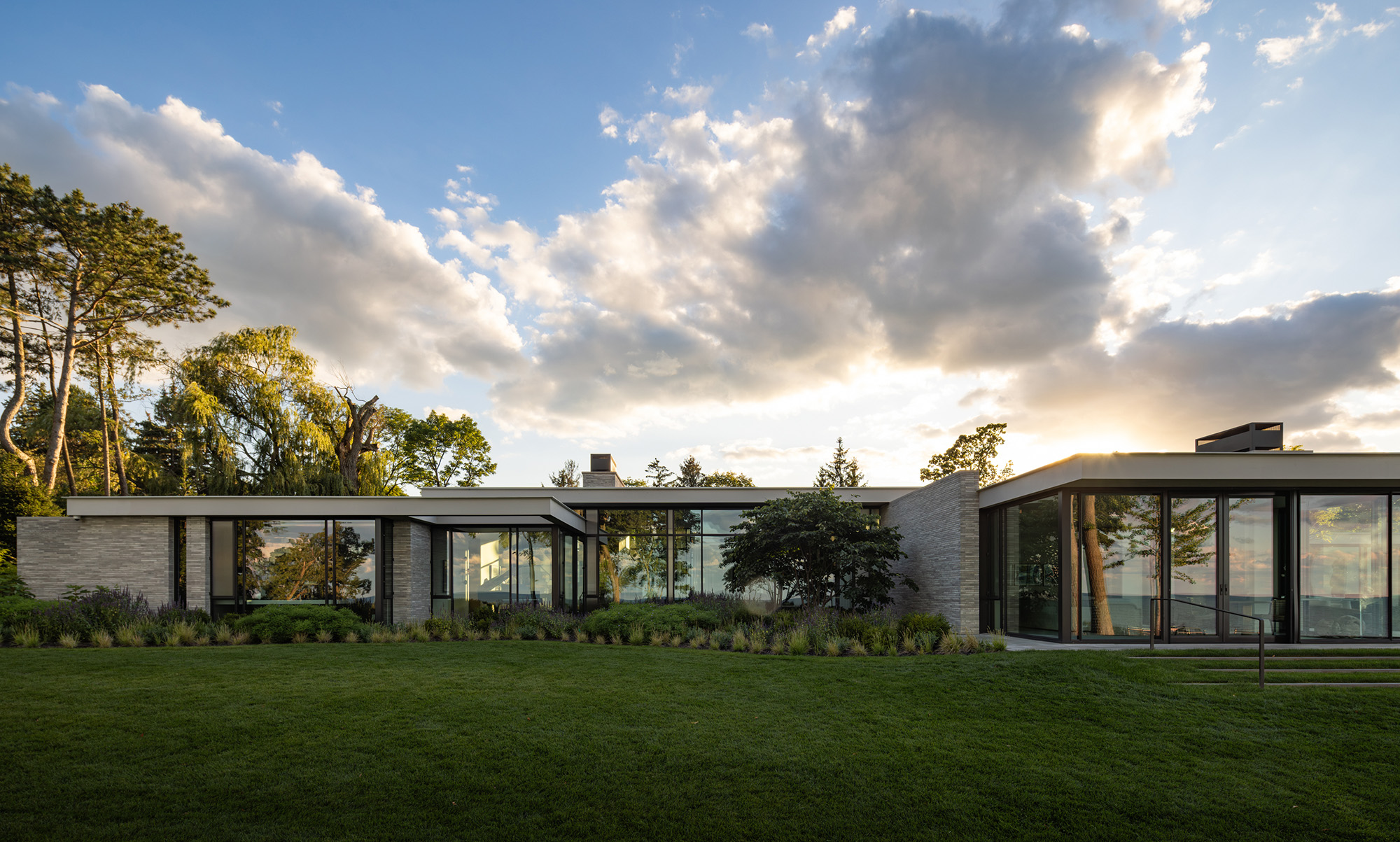 Robbins-Architecture-Project-Shoreline-Reflections-Exterior-Windows-Back-Garden-Lake-View