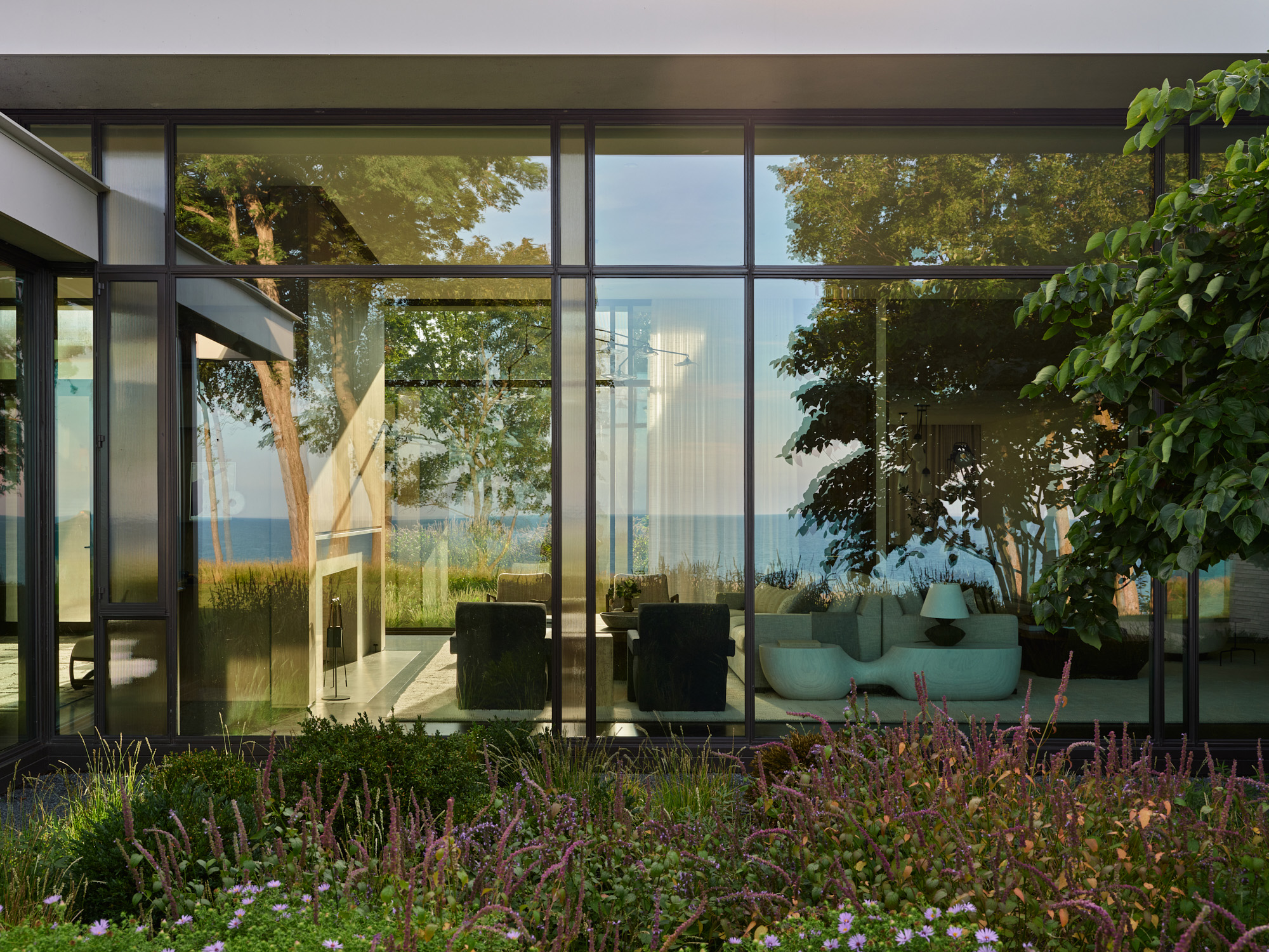 Robbins-Architecture-Project-Shoreline-Reflections-Front-Garden-Living-Room