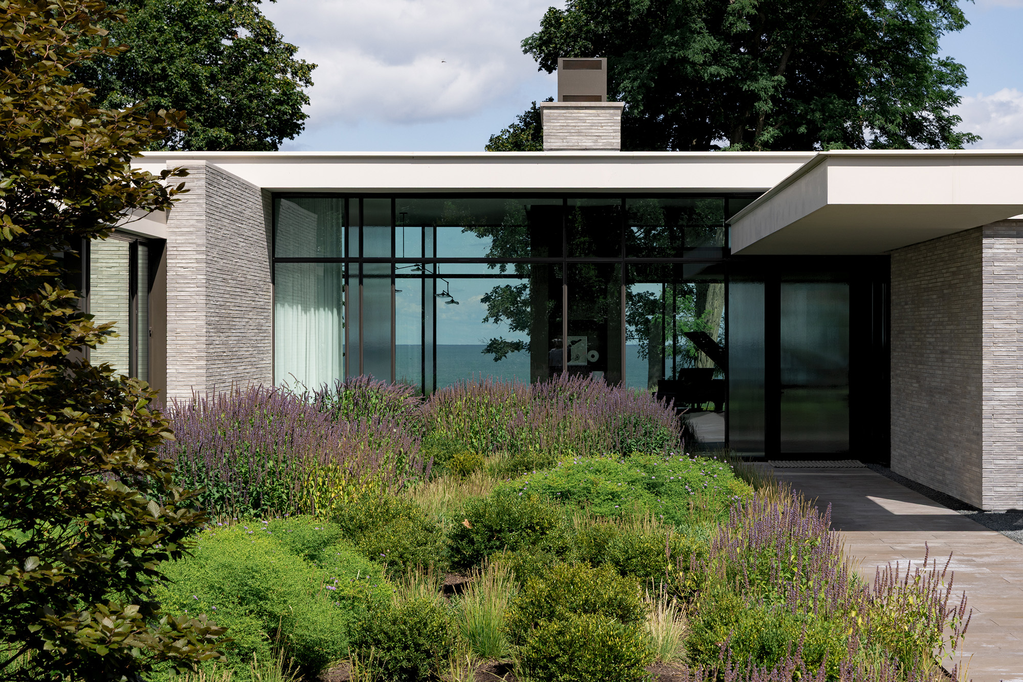 Robbins-Architecture-Project-Shoreline-Reflections-Front-Garden